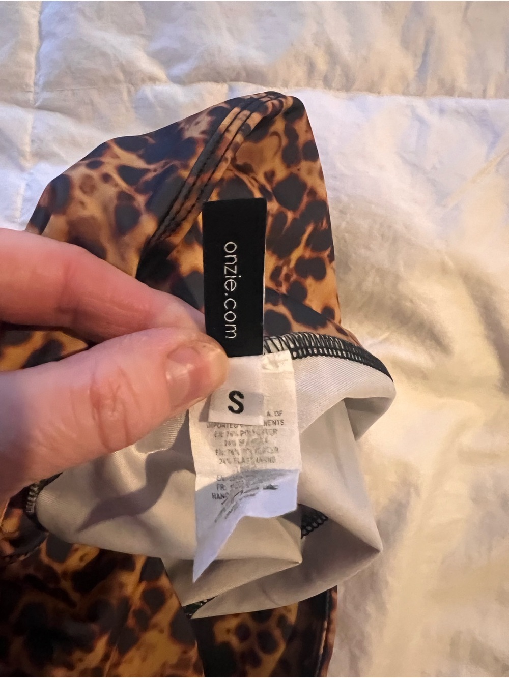 Onzie Tortoise Shell Matching Set Chic Bra Medium + High Rise Capri Small - Picture 7 of 11